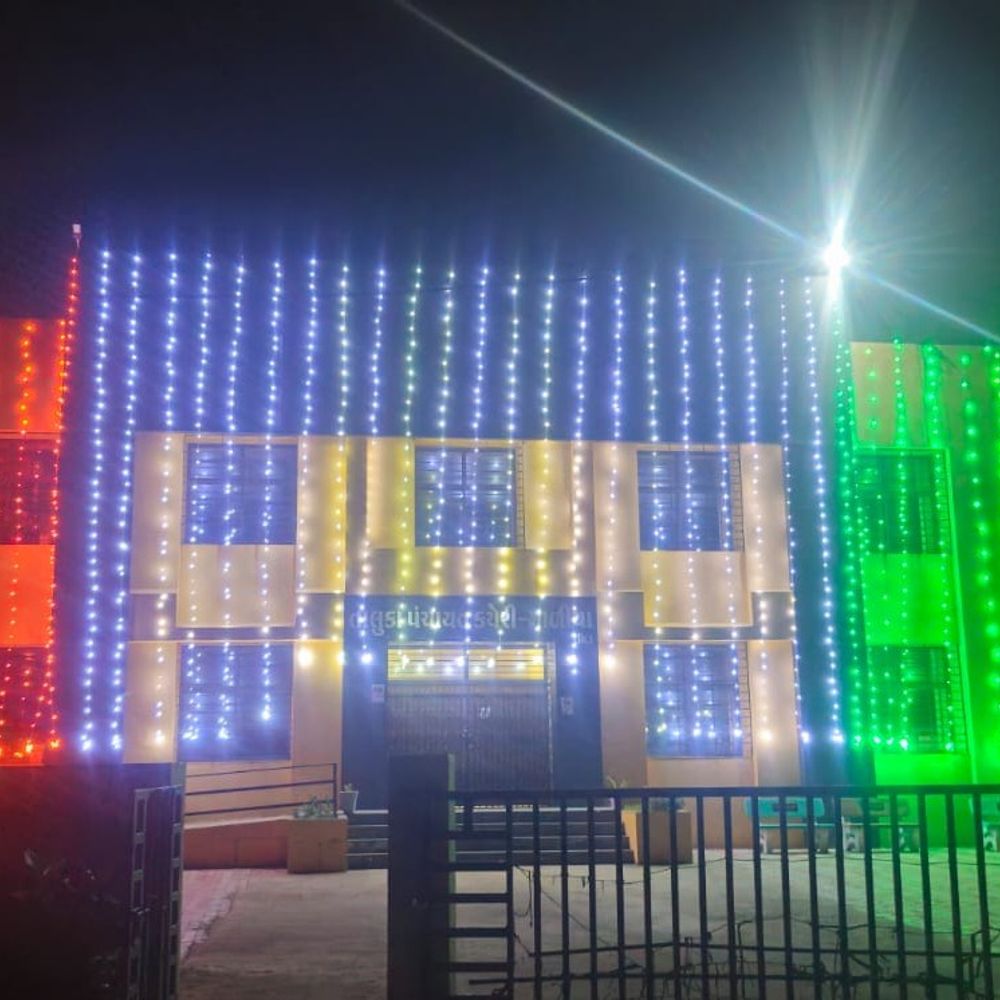 80મા સ્વાતંત્ર્ય પર્વે મોરબી રોશનીથી ઝળહળી ઉઠ્યું:સરકારી કચેરીઓ, ભવનો રંગબેરંગી લાઈટિંગથી શણગારાયા, દેશભક્તિનો માહોલ
