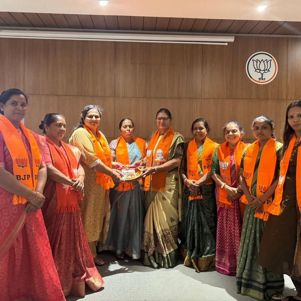 સુરેન્દ્રનગર મહિલા મોરચાએ PM મોદીને રાખડી મોકલી:રક્ષાબંધન પર્વ નિમિત્તે સ્નેહ અને સુરક્ષાનો સંદેશ પાઠવ્યો