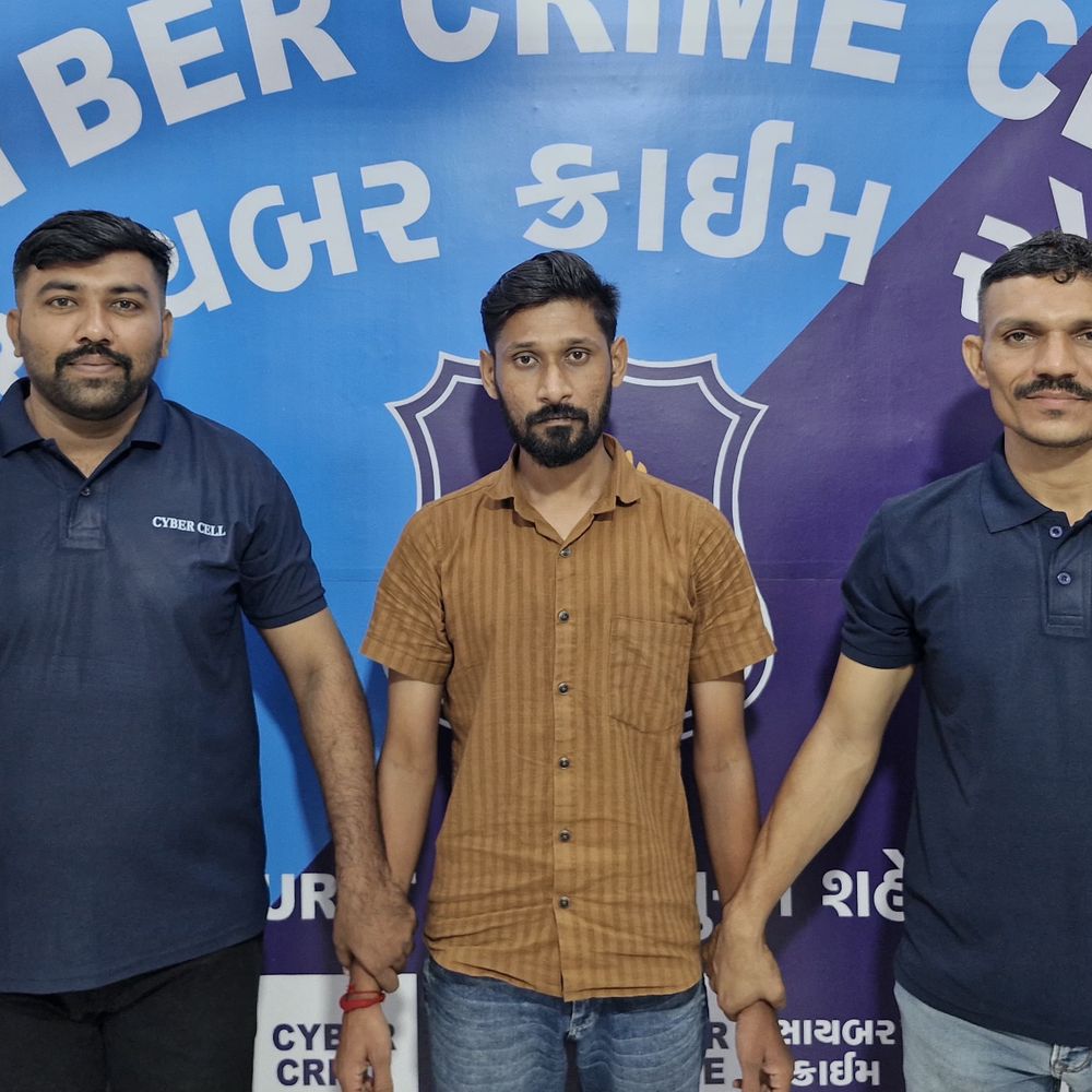 ચાની લારી ચલાવતો 'નિતીન વડચક' ચાઈનીઝ સાયબર માફિયા બન્યો:દુબઈથી નેપાળ બોર્ડર પાર કરી સુરત પહોંચ્યો ને પકડાયો, રૂ.31 કરોડના વ્યવહારો અને કરોડોના હીરાની છેતરપિંડી