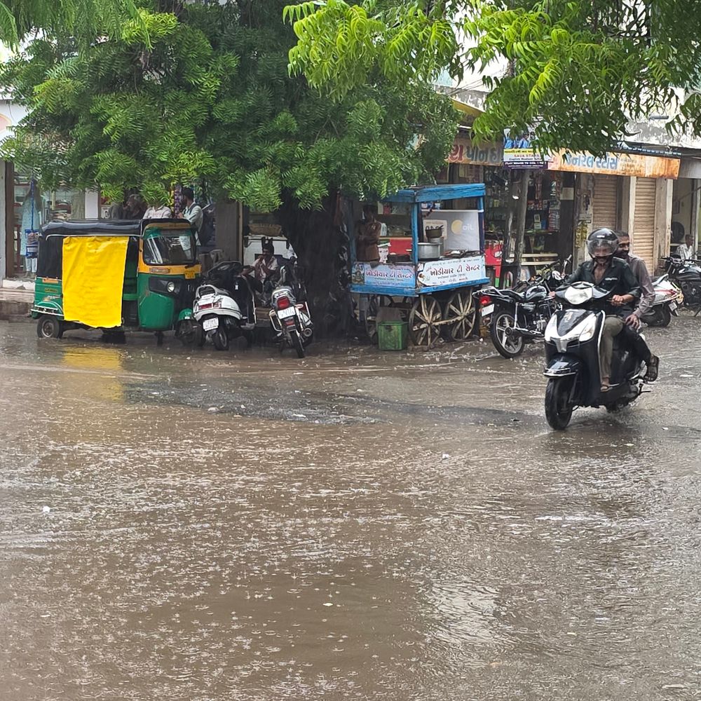 સુરેન્દ્રનગર જિલ્લામાં ધીમી ધારે વરસાદ, વઢવાણમાં સૌથી વધુ 19 મીમી