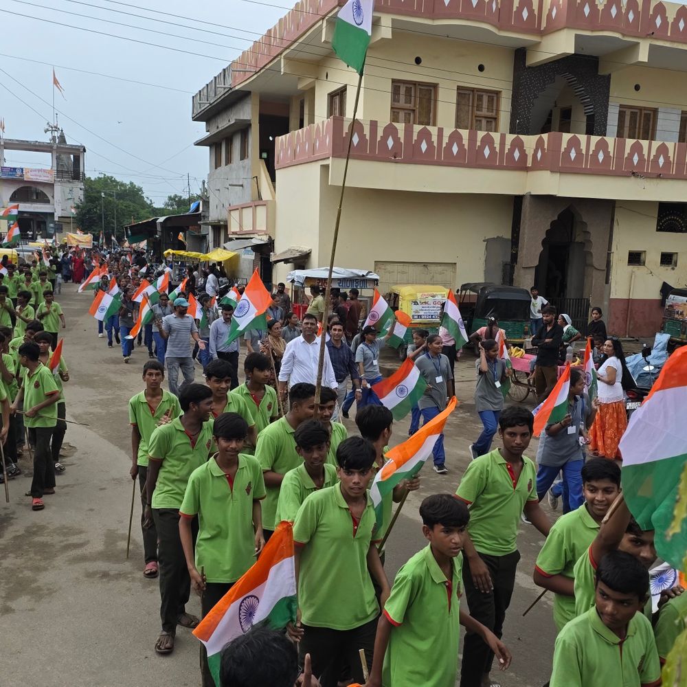 પાટણમાં એમ એન હાઈસ્કૂલ ખાતેથી તિરંગા યાત્રા યોજાઈ:'ભારત માતા કી જય' અને 'વંદે માતરમ'ના નારા લાગ્યા, શહેર દેશભક્તિના રંગે રંગાયું