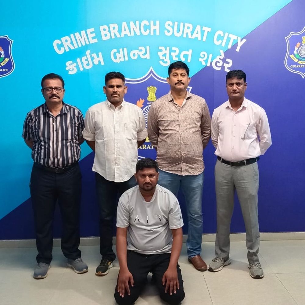12 કરોડથી વધુના કાપડ ચીટિંગ કેસનો વોન્ટેડ ચિરાગ ઢોલા ઝડપાયો:માર્કેટમાં 'ડી.સી. એન્ટરપ્રાઇઝ'ના નામે કરોડોનો માલ ઉઠાવી દુકાન-મોબાઇલ બંધ કરી ફરાર થતો રીઢો ઠગ ઝડપાયો