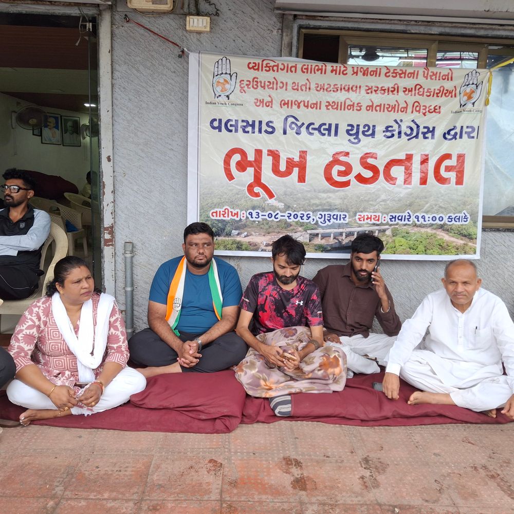 વલસાડમાં યુથ કોંગ્રેસના મિત દેસાઈની સતત બીજા દિવસે ભૂખ હડતાળ:વશિયર-નાનકવાડા બ્રિજ મુદ્દે કોંગ્રેસની આક્રમક આંદોલનની ચીમકી, 15 ઓગસ્ટે ધ્વજવંદન બાદ બેઠક