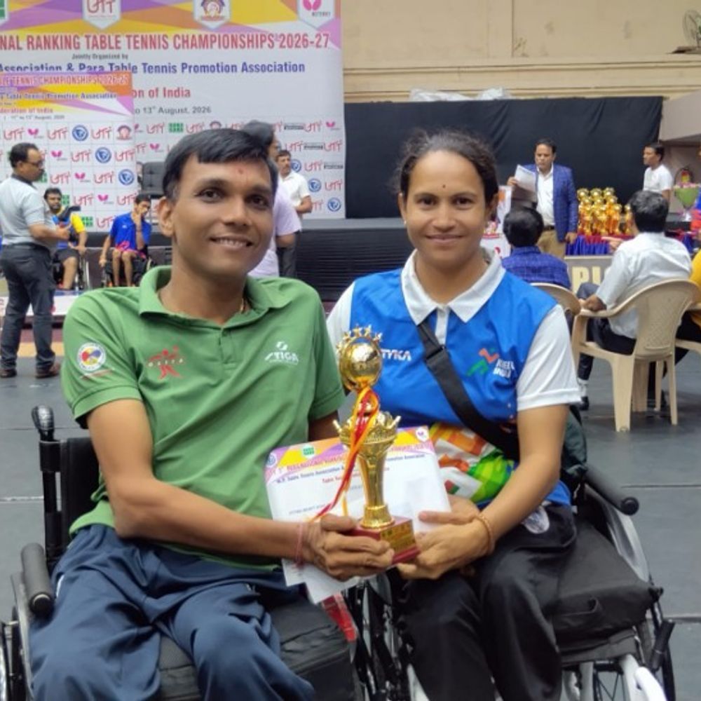 દિવ્યાંગતા પર સંકલ્પનો વિજય:ભાવનગરના પેરા ટેબલ ટેનિસ ખેલાડી દંપતી અલ્પેશ-સંગીતાએ વધાર્યું ગુજરાતનું ગૌરવ, નાયબ મુખ્યમંત્રી હર્ષ સંઘવીના હસ્તે એવોર્ડ એનાયત
