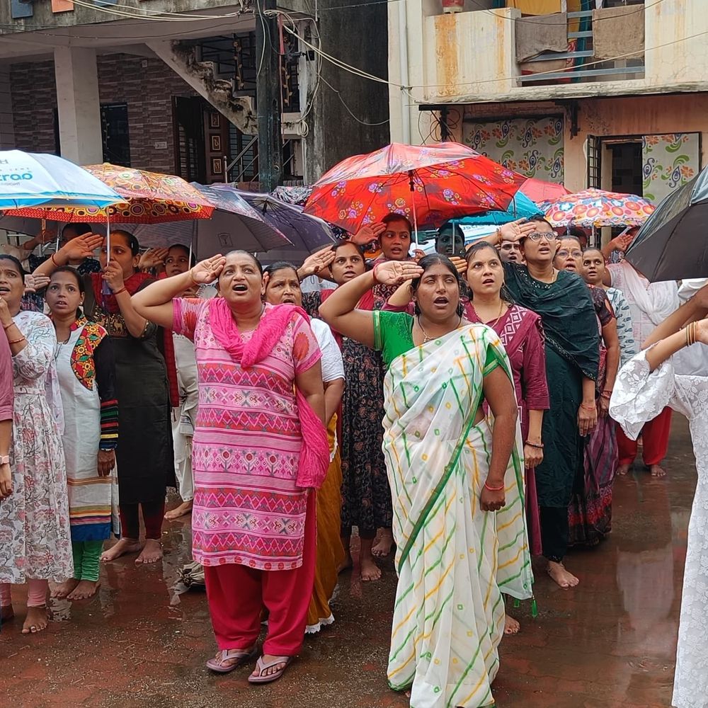 વલસાડની ધીવર શેરીમાં ધ્વજવંદન:80મા સ્વાતંત્ર્ય દિવસે કાર્યક્રમ યોજાયો