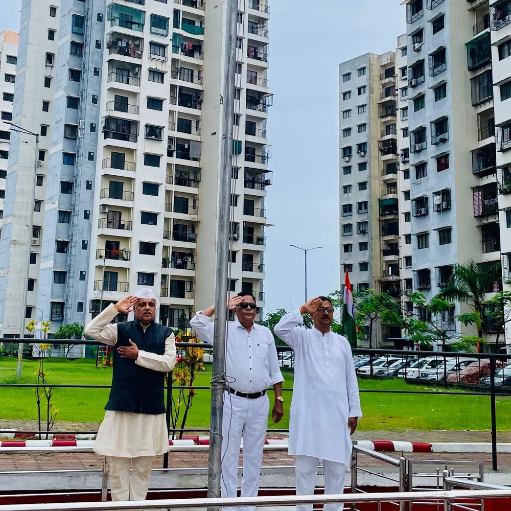 સરદાર હાઇટ્સમાં સ્વાતંત્ર્ય દિવસ ઉજવાયો:રહીશોએ ઉત્સાહભેર ધ્વજવંદન કરી રાષ્ટ્રગીત ગાન કર્યું