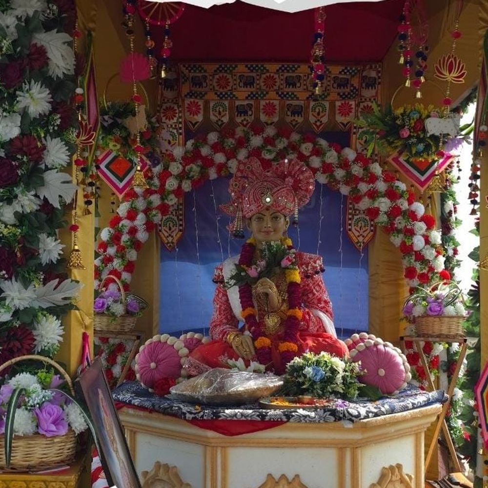 બોટાદથી ધોલેરા સ્વામિનારાયણ પદયાત્રા યોજાઈ:સાધુ-સંતોના માર્ગદર્શન હેઠળ મોટી સંખ્યામાં હરિભક્તો જોડાયા