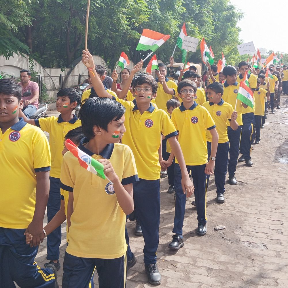 મોરબીમાં સ્મશાનમાં વિદ્યાર્થીઓએ તિરંગો લહેરાવ્યો:બાળકોના મનમાંથી ડર દૂર કરવા અનોખી પહેલ