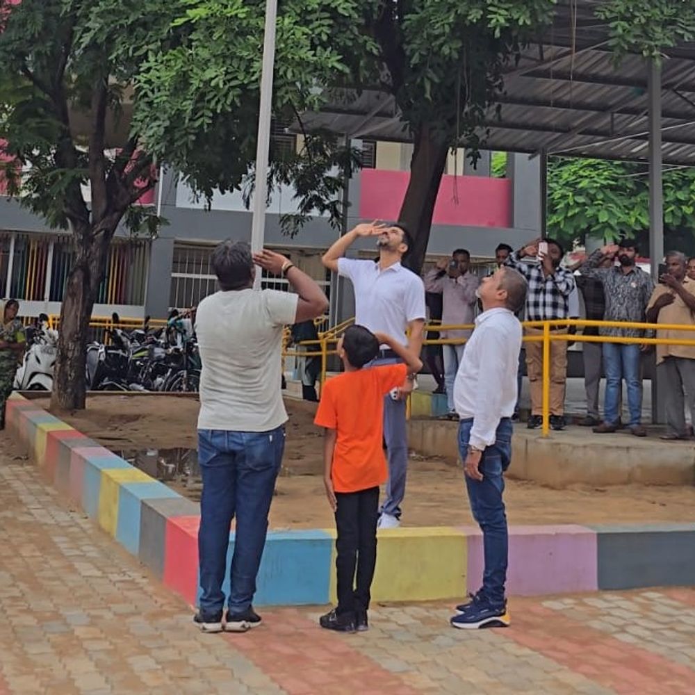 મોડાસા-1 શાળામાં 80મા સ્વાતંત્ર્ય પર્વની ઉજવણી:ડો. રવિ પ્રજાપતિએ ધ્વજવંદન કર્યું, દાનની જાહેરાત