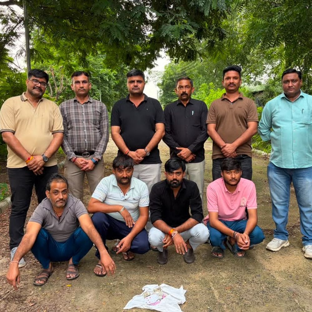 રાજકીય અને અન્ય ભલામણો અવગણી પોલીસે ગુનો નોંધ્યો:કલોલમાં પલસાણા રોડ પરના પાર્ટી પ્લોટ નજીક LCBનો દરોડો, ₹41 હજારના મુદ્દામાલ સાથે ચાર પકડ્યા