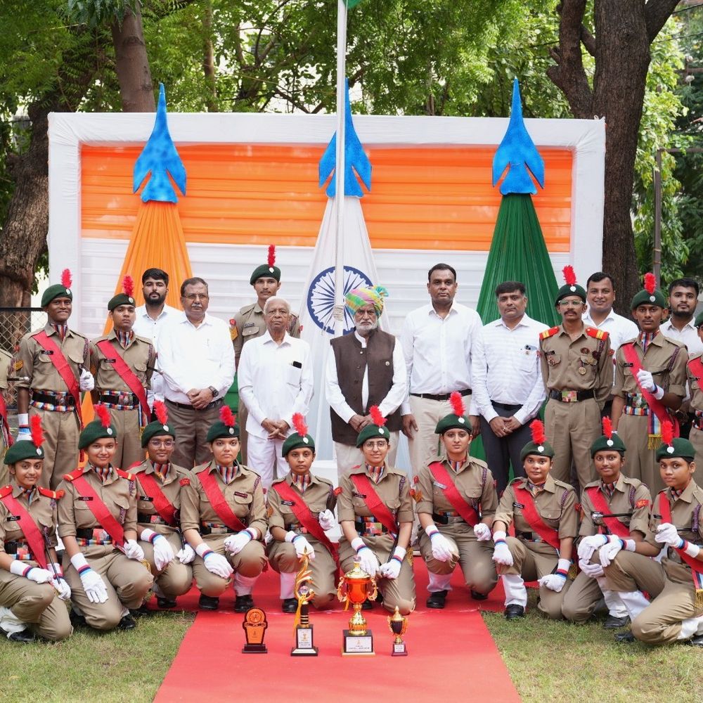CVM યુનિવર્સિટીમાં સ્વતંત્રતા દિવસની ઉજવણી:NCC કેડેટ્સનું સન્માન, માનવતાનો સંદેશ; ‘ગિફ્ટ ઓફ હોપ’ પ્રોજેક્ટની જાહેરાત