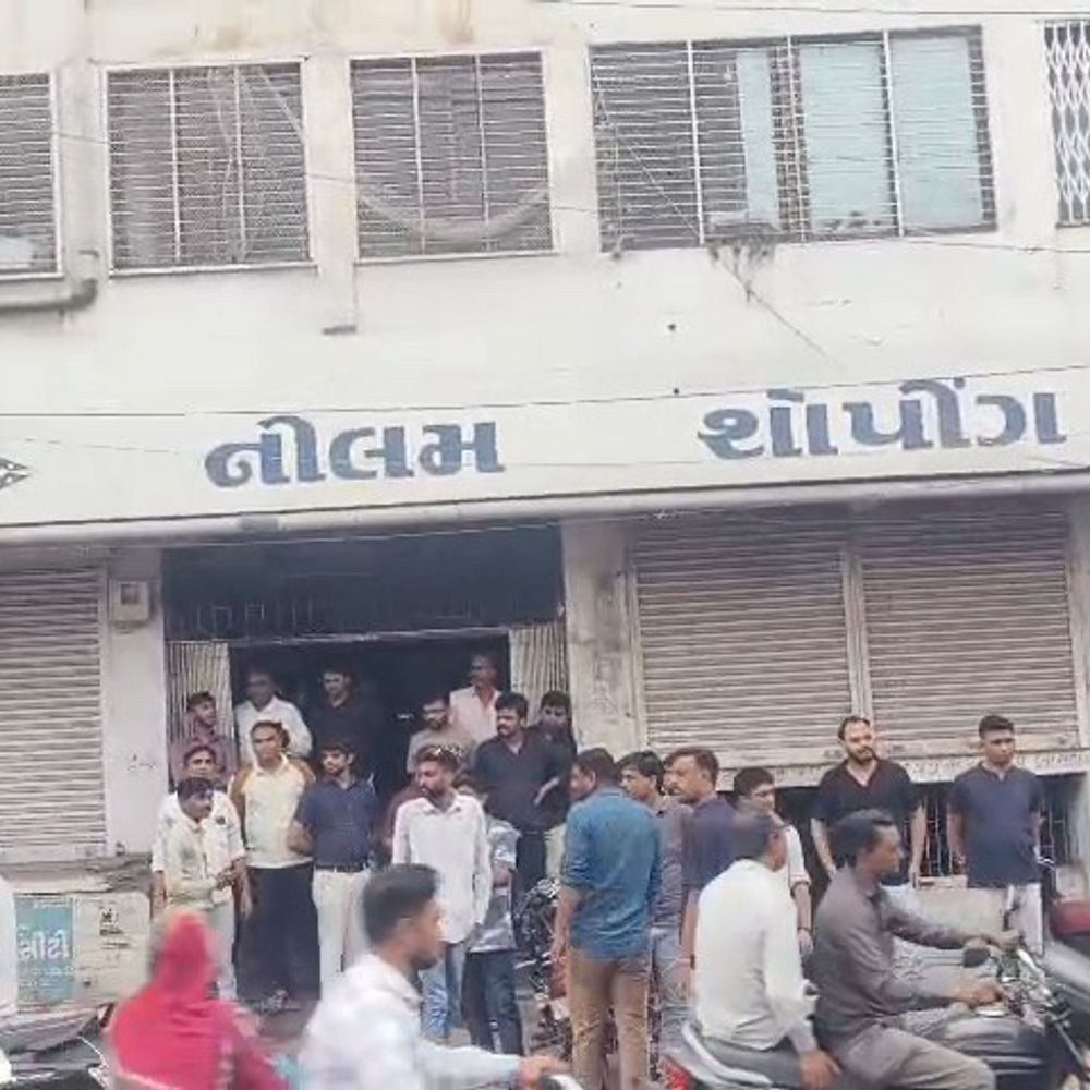 બોટાદના હીરા બજારમાં લાખોની કિંમતના હીરાની ચોરી:નિલમ શોપિંગની હીરાની ઓફિસમાં બની ઘટના, તપાસનો ધમધમાટ શરૂ