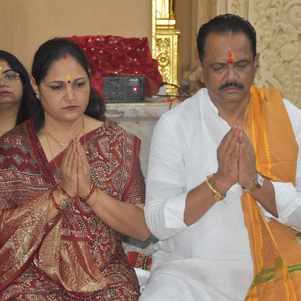 શ્રાવણ માસમાં કૃષિમંત્રી વાઘાણીએ સપરિવાર સોમનાથ દર્શન કર્યા:સ્વાભિમાન પર્વ વિશેષ મહાપૂજા કરી, ગૌશાળામાં ગૌપૂજન પણ કર્યું