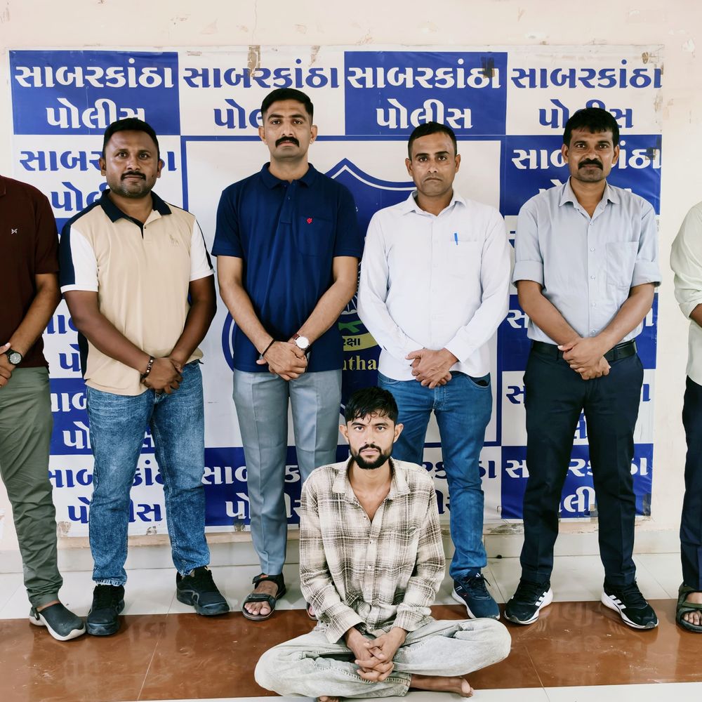 હિંમતનગરમાં 10 ગુનાનો વોન્ટેડ આરોપી ઝડપાયો:4 વર્ષથી નાસતો ફરતો રાજસમંદનો સુખદેવ ઉર્ફે સુરજ ગુર્જર પકડાયો