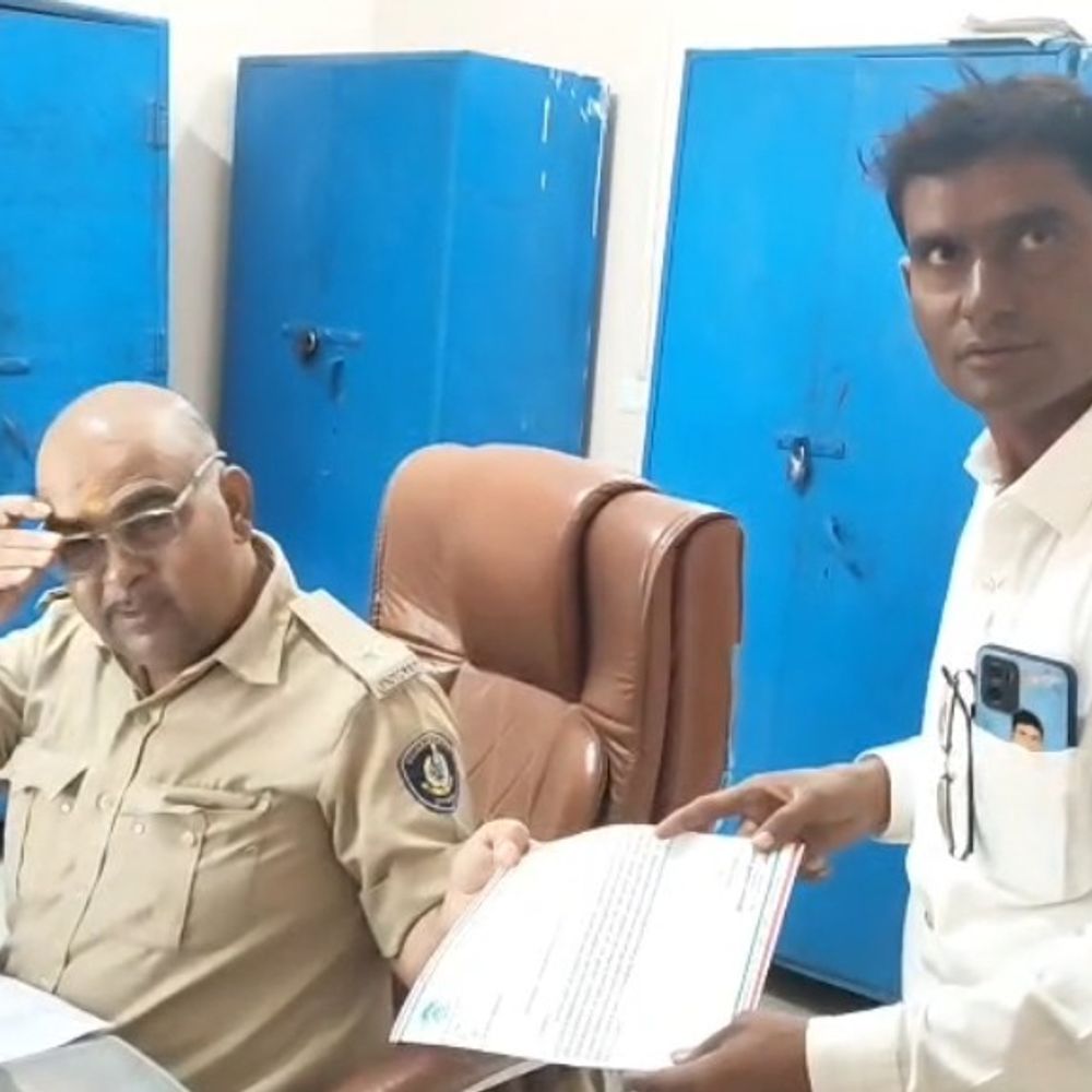 કમલીવાડાથી પાટણ નવી બસ સેવા શરૂ કરવા રજૂઆત:તાલુકા પંચાયત સભ્ય ફુલેશ દેસાઈએ બસ ડેપો મેનેજરને લેખિત આવેદનપત્ર આપ્યું