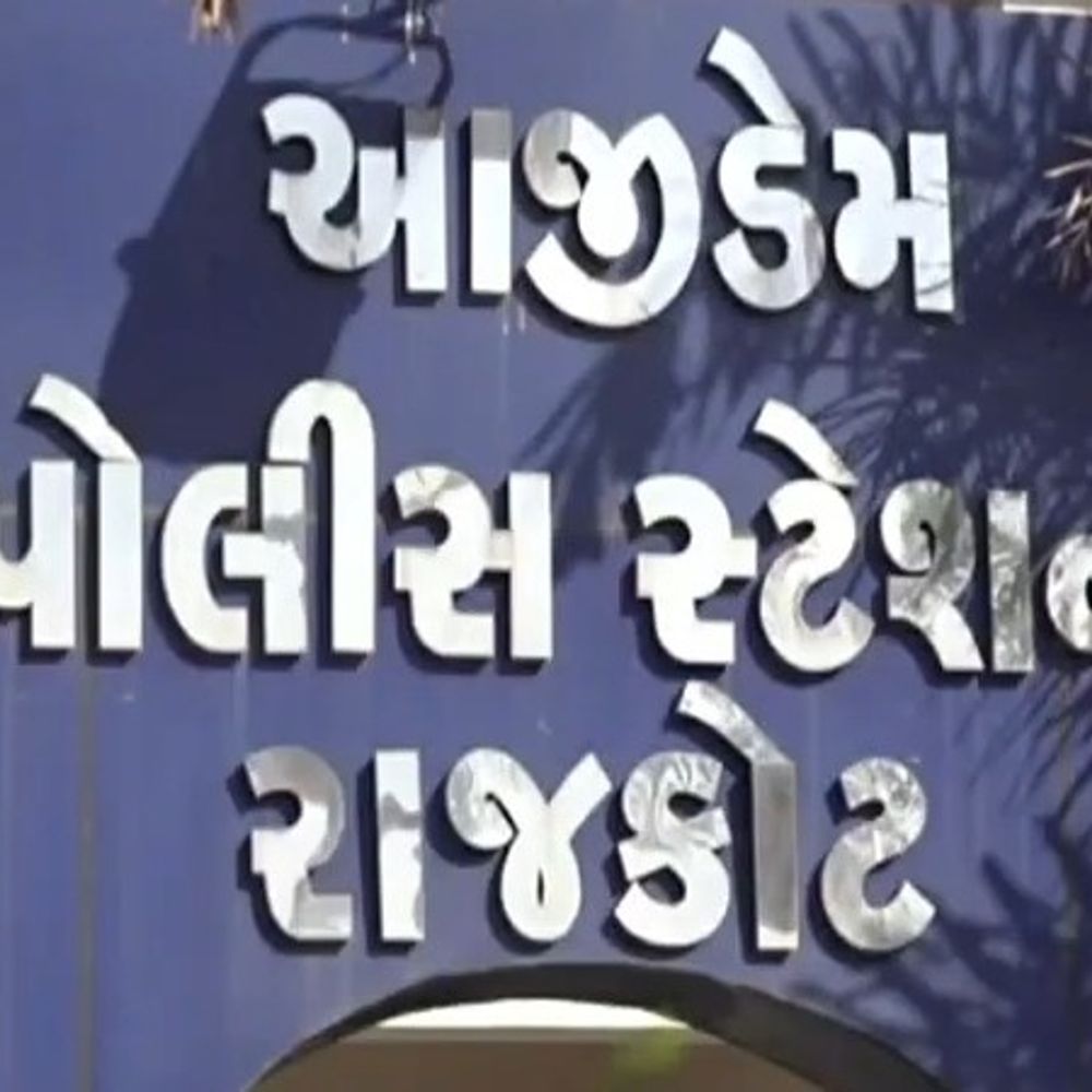 શહેરમાં છેતરપિંડીનો નવો કીમિયાનો પર્દાફાશ:ઓનલાઈન ઓર્ડરના પાર્સલમાં ચીજવસ્તુ બદલાવી 3.70 લાખની ઠગાઈ, ગાંજાના જથ્થા સાથે રિક્ષાચાલકને પોલીસે દબોચ્યો