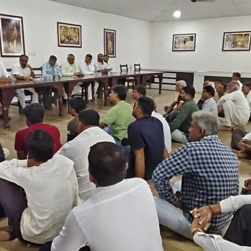 સાસણ ગીરમાં હોમસ્ટે-ધાબા ધારકો પર તંત્રની કાર્યવાહીથી રોષ:​ઇકો ઝોન નિયમો અને દંડની કનડગત સામે સાસણ ગીરમાં ખેડૂતો અને સંચાલકો એકઠા થયા: ધારાસભ્યોએ સરકારમાં રજૂઆતની ખાતરી આપી