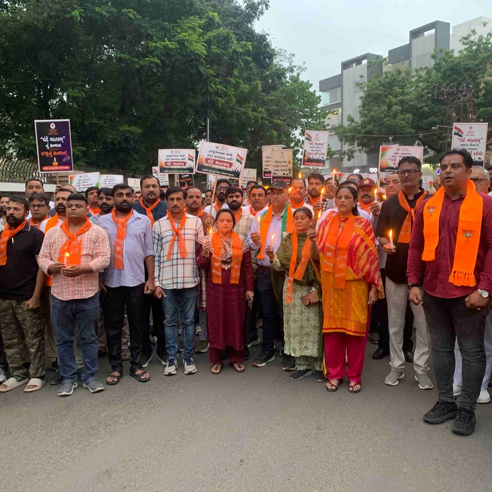 કોંગ્રેસ દ્વારા વંદે માતરમના અપમાન સામે વિરોધ:જામનગર BJYM દ્વારા કેન્ડલ માર્ચ યોજાઈ