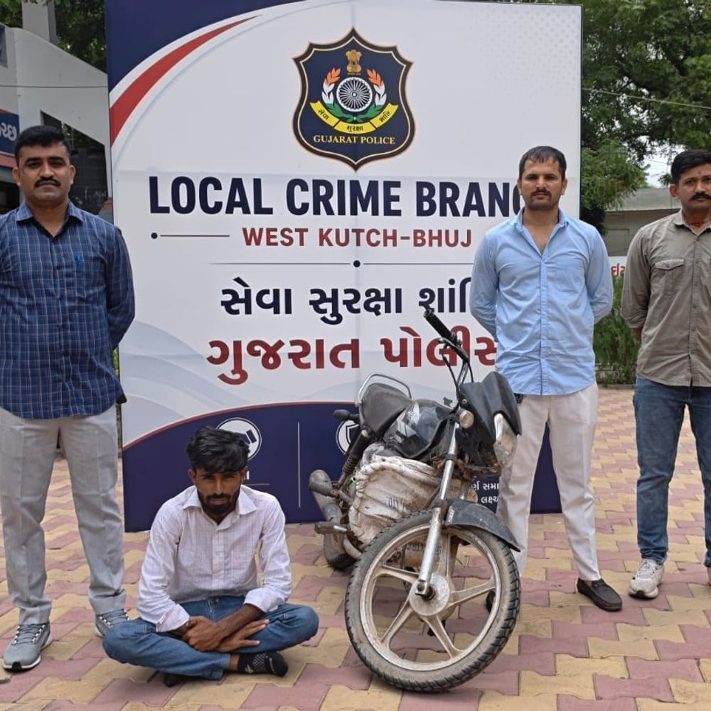 પશ્ચિમ કચ્છ LCBએ ચોરાયેલી બાઇક સાથે યુવકને પકડ્યો:વાહનચોરીના ગુનાનો ભેદ ઉકેલાયો, વધુ તપાસ ચાલુ
