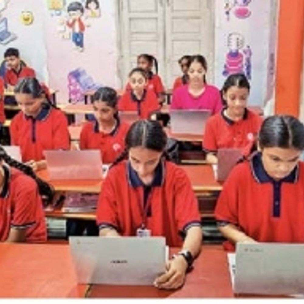 અમદાવાદના 3 શિક્ષકોની શ્રેષ્ઠ શિક્ષક એવોર્ડ માટે પસંદગી: શૈક્ષણિક નવીનતા અને વિદ્યાર્થિનીઓની સંખ્યા વૃદ્ધિ