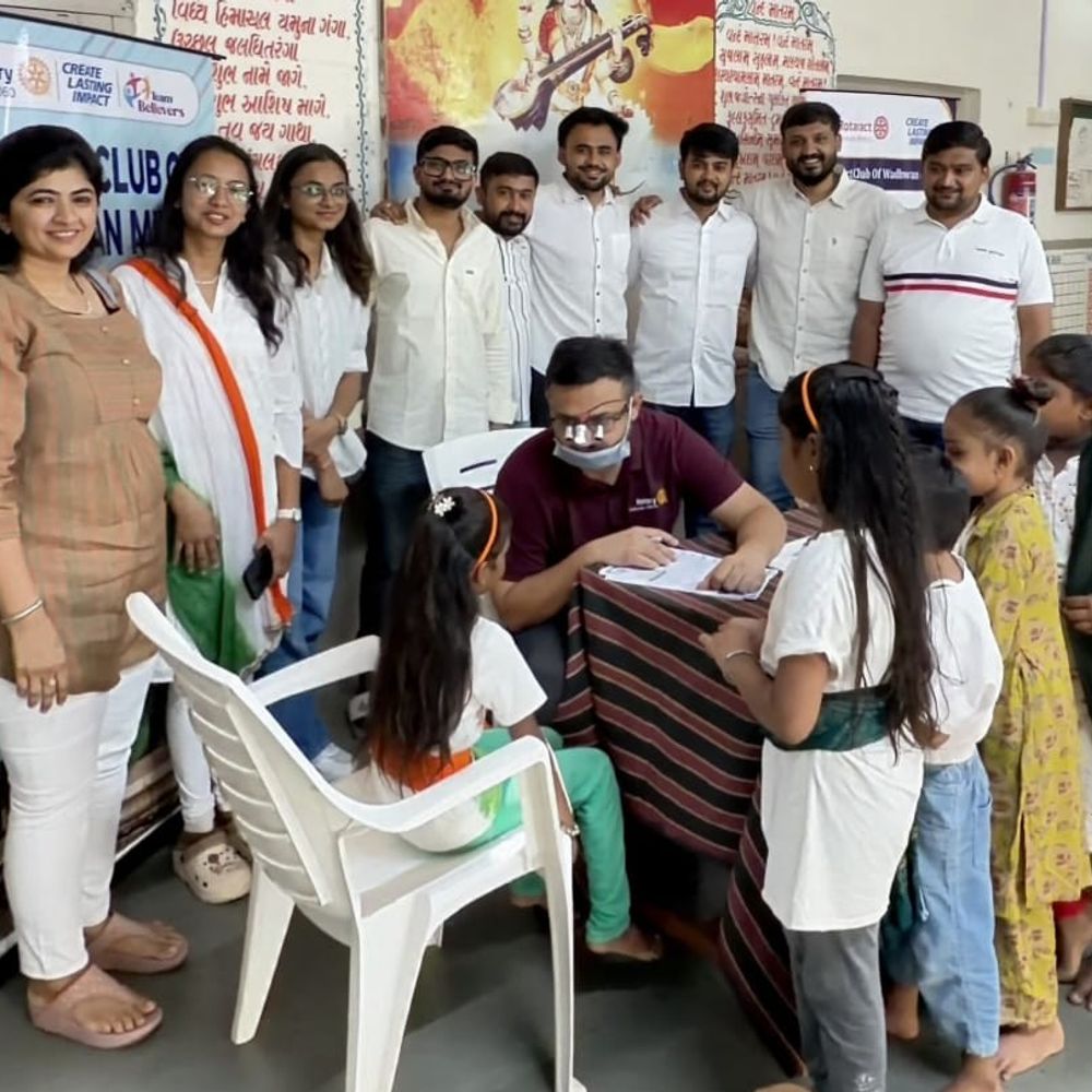 જોરાવરનગર શાળામાં દંત તપાસ, વિદ્યાર્થી સેવા પ્રોજેક્ટ યોજાયો:રોટરી ક્લબ અને સહયોગી સંસ્થાઓ દ્વારા 160 બાળકોને લાભ