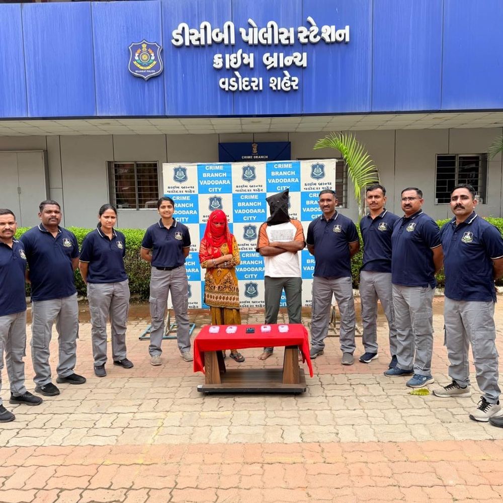 રથયાત્રામાં મહિલાઓના દાગીના ઝૂંટવતી કુખ્યાત ‘બાવરીયા ગેંગ’નો પર્દાફાશ:ક્રાઇમ બ્રાન્ચે રાજસ્થાનના અલવરથી મહિલા સહિત બેને દબોચ્યા, ₹4.60 લાખના ઘરેણાં જપ્ત