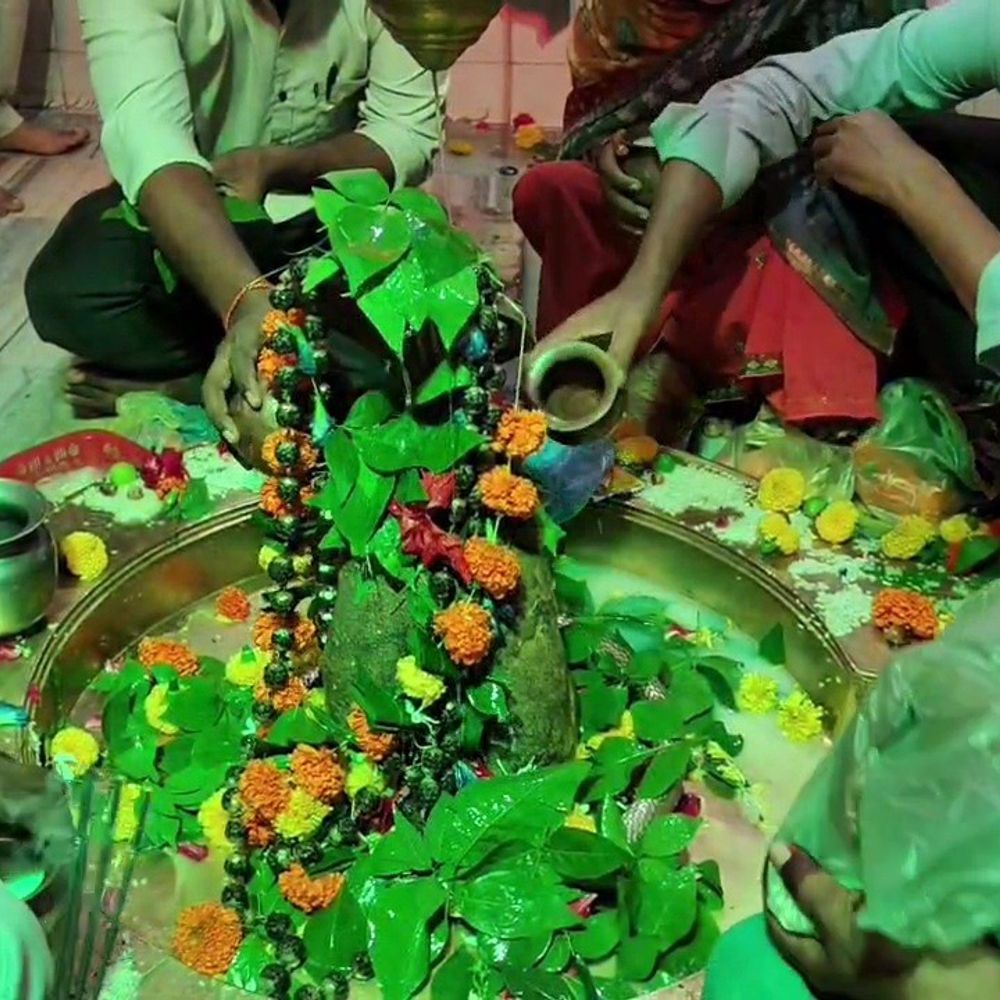 જાગનાથ મહાદેવ મંદિરે ભક્તોની ભીડ:શ્રાવણના પ્રથમ સોમવારે દર્શન માટે ભાવિકો ઉમટ્યા