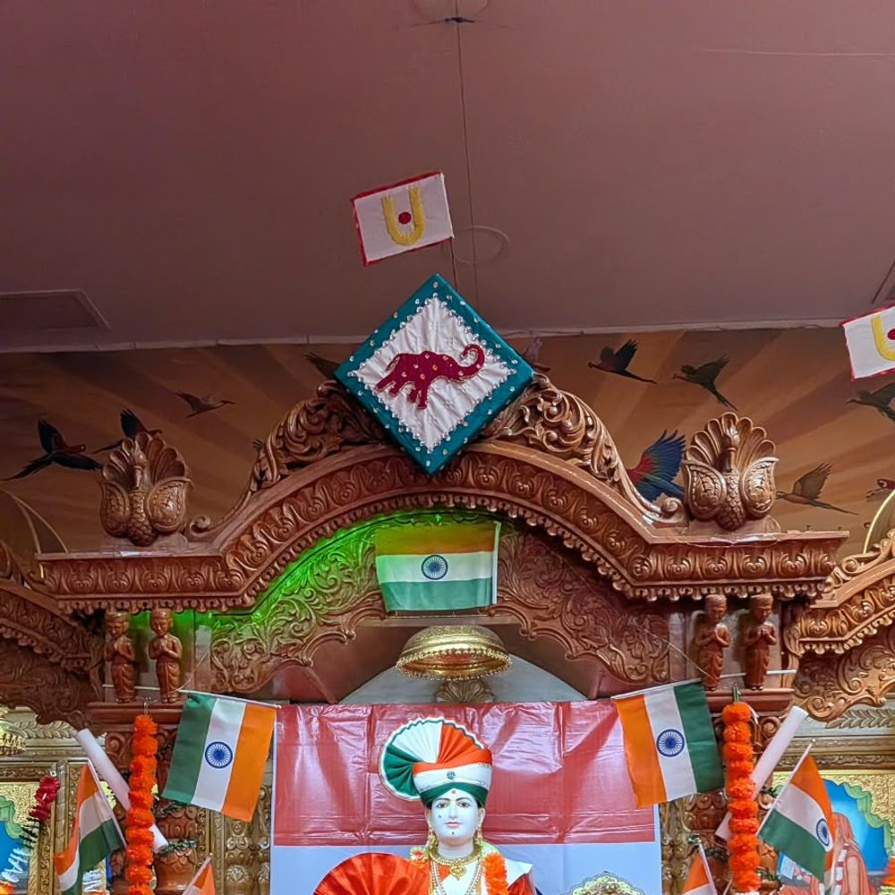 કુમકુમ લંડનમાં સ્વામિનારાયણ ભગવાનને ત્રિરંગાનો શણગાર, દેશભક્તિની ભાવના જાગૃત કરાઈ