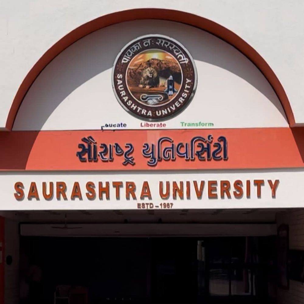 સૌરાષ્ટ્ર યુનિવર્સિટીની સંશોધન સહાય નીતિમાં વિસંગતતા:₹3 લાખ પગારદાર પ્રોફેસરોને વિમાન ભાડું, ₹1 લાખવાળાને ટ્રેન-બસનું ભાડું; કરાર આધારિત અધ્યાપકો બાકાત