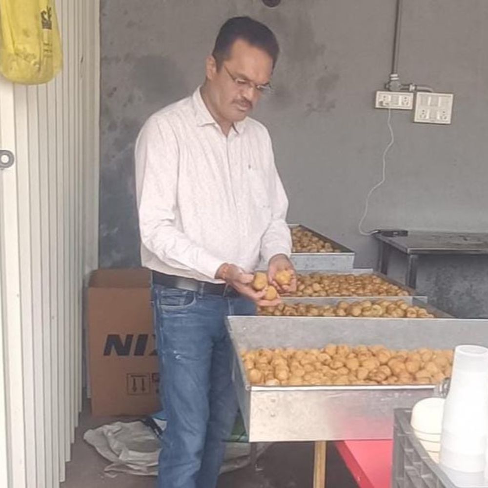 શ્રાવણમાં બહારની પેટીસ ખાતા હોય તો સાવધાન !:રાજકોટમાં ફૂડ વિભાગ દ્વારા 37 પેઢીઓમાં ચેકિંગ કરી 53 કિલો અખાદ્ય જથ્થાનો નાશ કરાયો, 5 વેપારીઓને નોટિસ અને 6,500 દંડ, 12 નમૂના લેવાયા