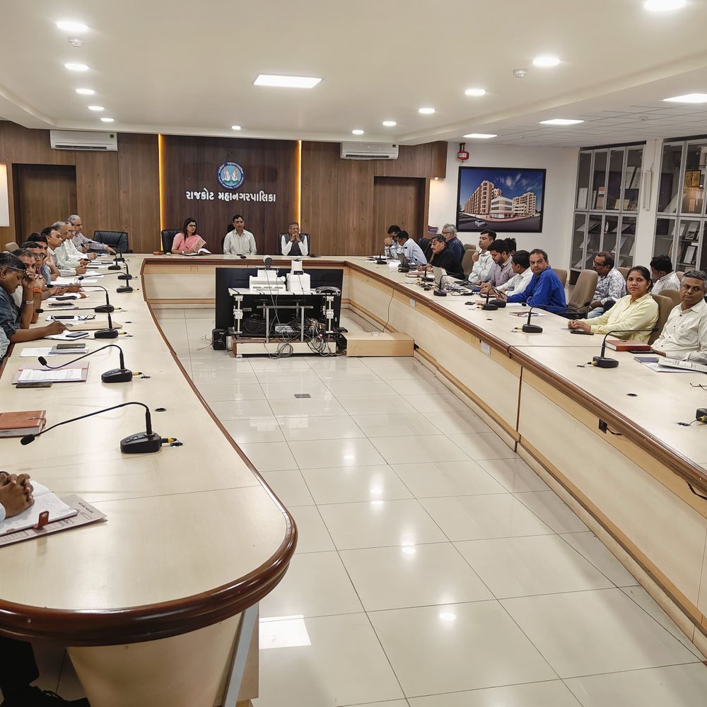 રોડ-રસ્તા, ગટર અને દૂષિત પાણીના પ્રશ્નો ગાજ્યા:રાજકોટ મનપાની સંકલન બેઠકમાં MP-MLA પોર્ટલમાં પ્રશ્નોનાં ઢગલા, ત્વરિત નિકાલ માટે મનપા કમિશ્નર તુષાર સુમેરાનો આદેશ