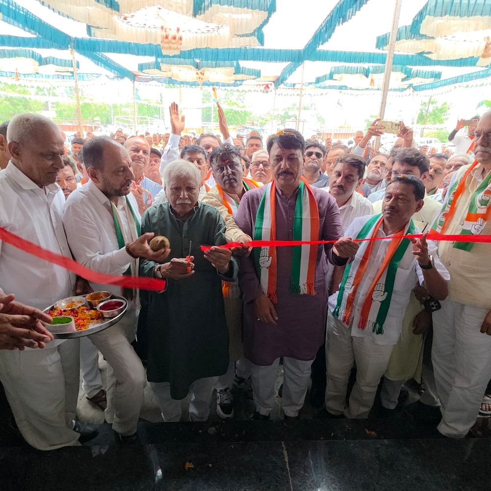 હિંમતનગરમાં કોંગ્રેસના નવા કાર્યાલયનો પ્રારંભ:પ્રદેશ પ્રમુખ, વિપક્ષ નેતા સહિત અગ્રણીઓ ઉપસ્થિત રહ્યા