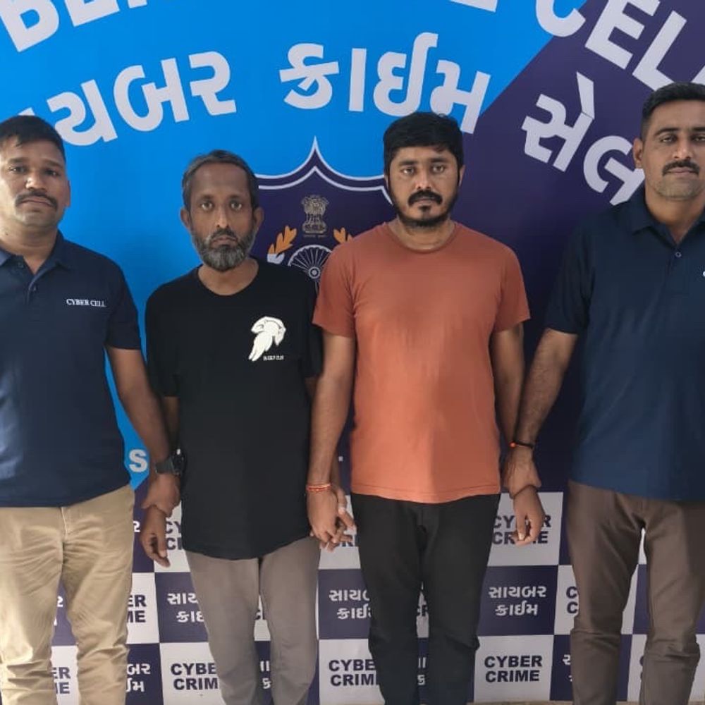 કતારગામ મર્ડર કેસના હિસ્ટ્રીશીટર ગૌતમ સવાણી સહિત 2ની ધરપકડ:બીજાના નામે બેંક ખાતું ખોલાવી કરોડોનું ટ્રાન્ઝેક્શન કર્યા, સાયબર ક્રાઈમનું નેટવર્ક ઊભું કર્યું