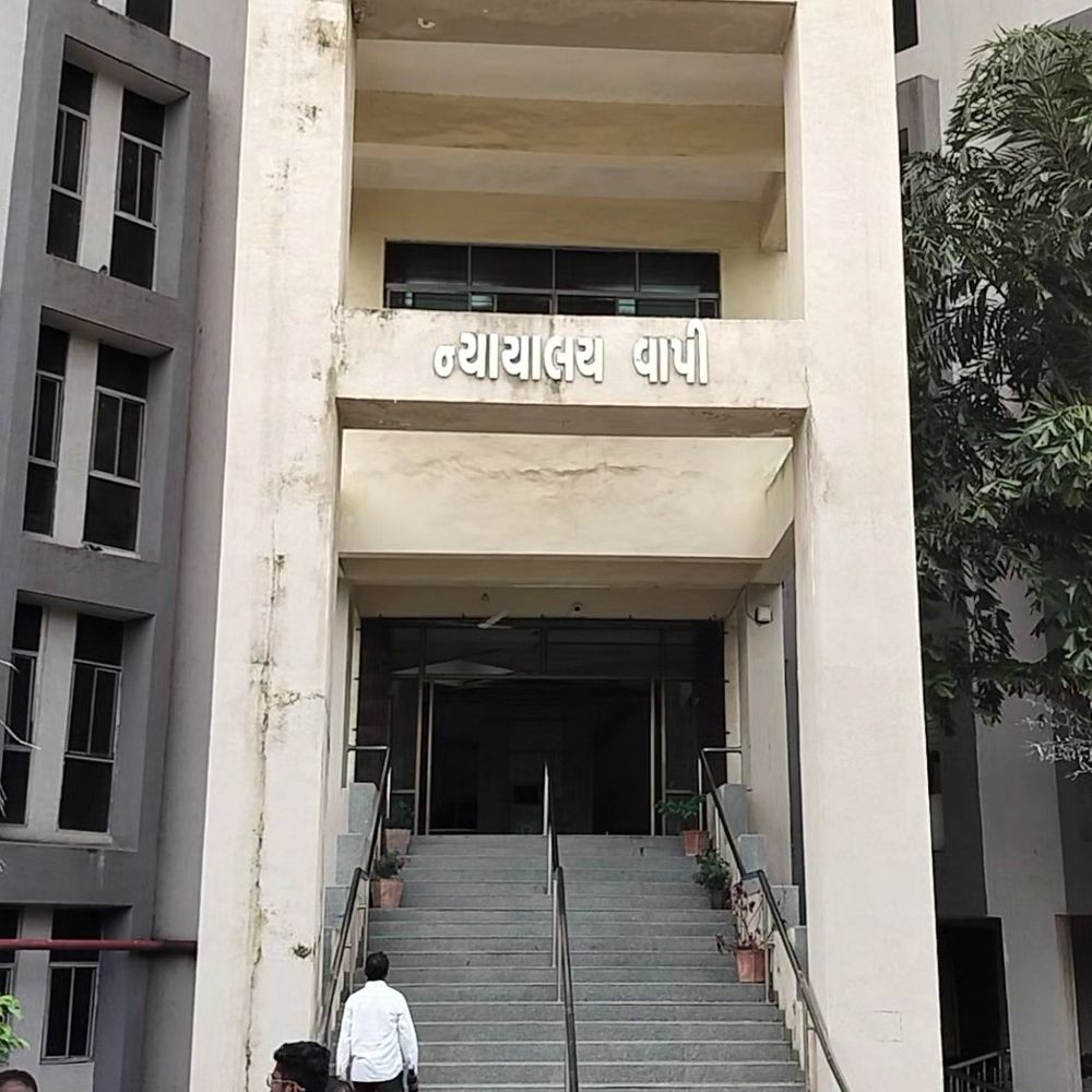 વોન્ટેડ આરોપી વિપુલ હળપતિની આગોતરા જામીન અરજી નામંજૂર:બુલેટ ટ્રેન પ્રોજેક્ટ સાઇટ પરથી સ્કેપની લૂંટ કરવાના કેસમાં સંડોવાયેલા આરોપીની કોર્ટે અરજી ફગાવી