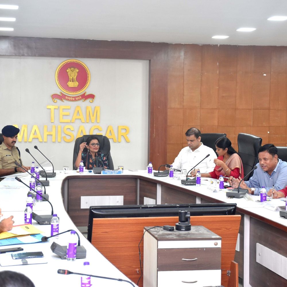 કલેક્ટરે પડતર પ્રશ્નોના સત્વરે નિકાલ લાવવા તાકીદ કરી:મહીસાગરમાં કલેક્ટર અર્પિત સાગરના અધ્યક્ષસ્થાને સંકલન સમિતિની બેઠક