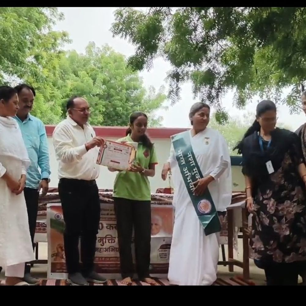 પાટણની સુહાની નાયક શૌર્ય ગીત સ્પર્ધામાં પ્રથમ:લાયન્સ ક્લબ દ્વારા આયોજિત સ્પર્ધામાં શેઠ એમ.એન. હાઈસ્કૂલનું ગૌરવ