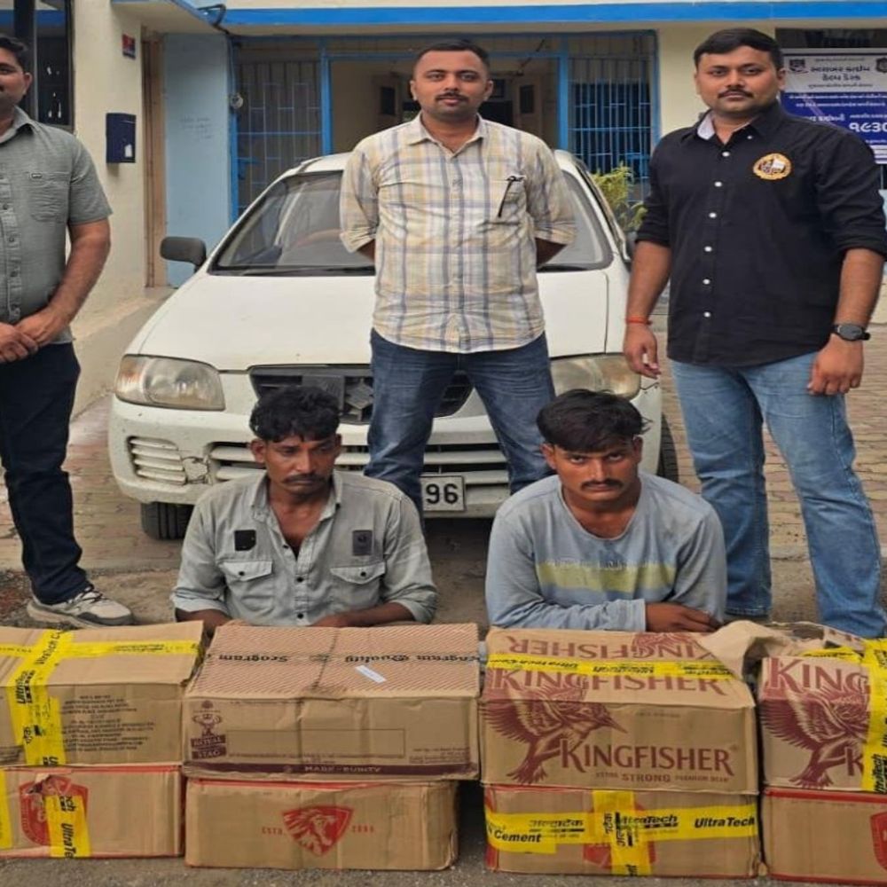 જામનગર-રાજકોટ હાઇવે પર LCB ત્રાટકી:228 નંગ બોટલ સાથે સાથે બે ઝડપાયા, કાર સહિત 2.37નો મુદ્દામાલ જપ્ત
