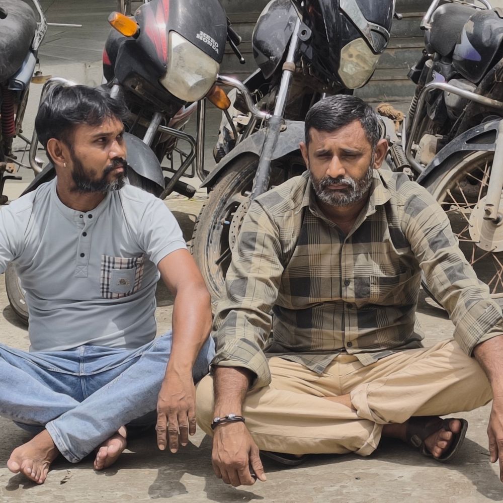 વલસાડમાં બાઇક ચોરી કરતા બે ઝડપાયા:પોલીસે 5 ગુનાનો ભેદ ઉકેલી ₹1.95 લાખનો મુદ્દામાલ જપ્ત કર્યો