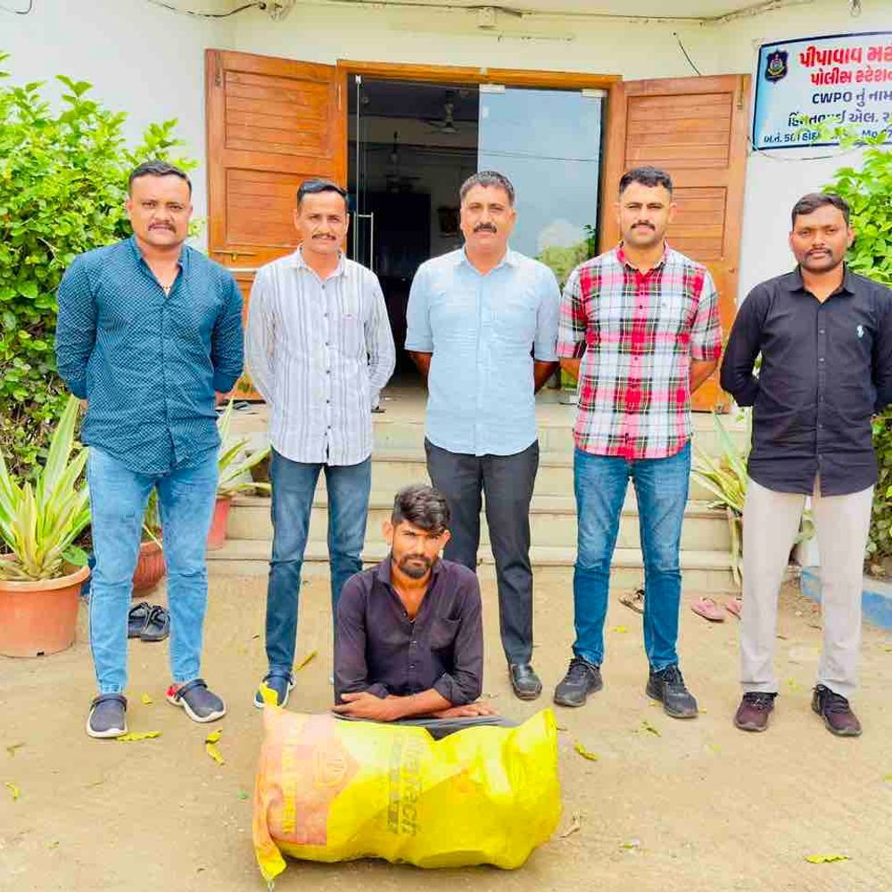 અમરેલી LCBએ કડીયાળી ઘરફોડ ચોરીનો ભેદ ઉકેલ્યો:પાડોશી જ ચોર નિકળ્યો, દિવાલ કૂદીને મકાનમાં પ્રવેશી વાસણોની ચોરી કરી, પોલીસે આરોપીને ઝડપી લીધો