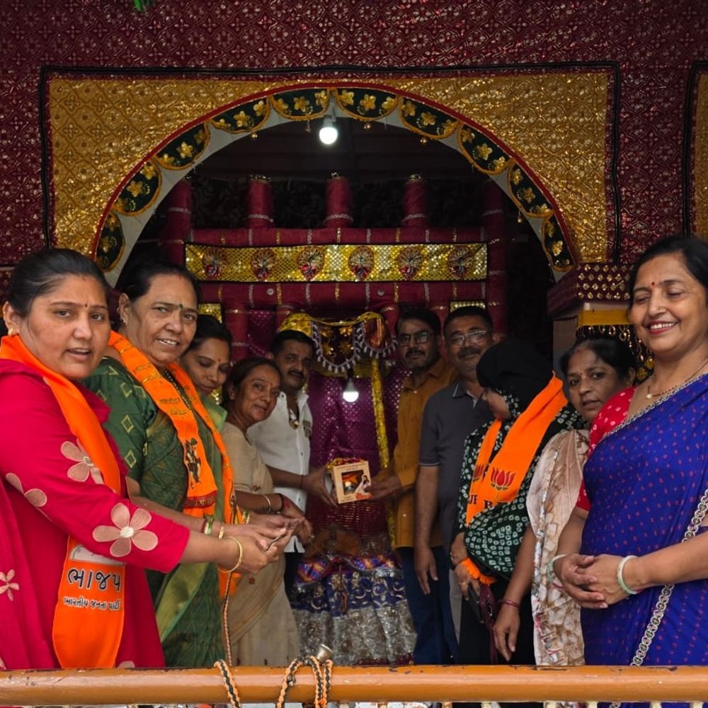 વઢવાણ વોર્ડ 12માં રોહીદાસ મહારાજની કળશ યાત્રા:સમરસતા સંકલ્પ યાત્રાનું સ્વાગત, અગ્રણીઓ જોડાયા