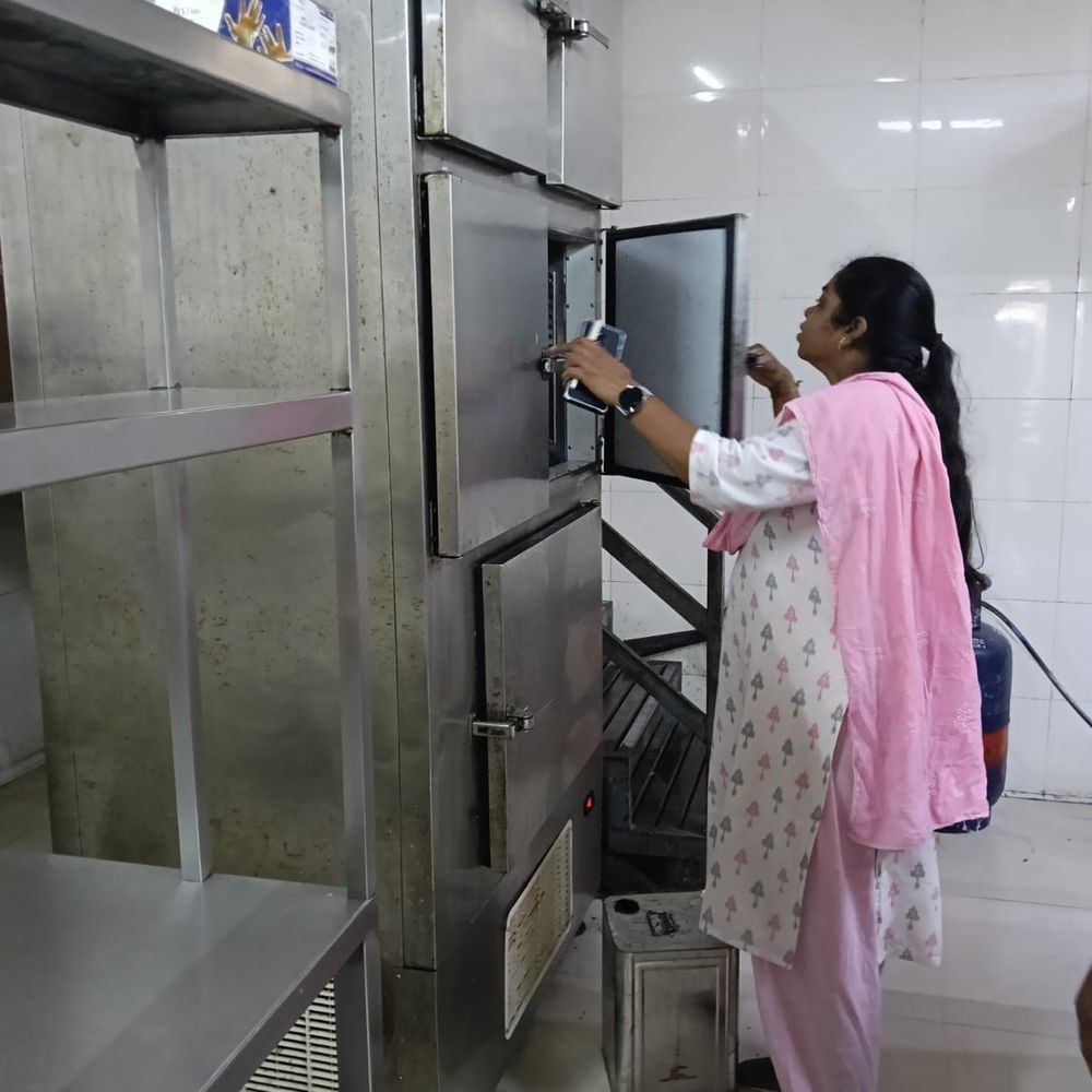 તાપીમાં હોટલ-રેસ્ટોરન્ટ્સ પર સઘન ચેકિંગ:વાસી, અખાદ્ય જથ્થો નાશ કરાયો, સોનગઢ, વ્યારા, વાલોડમાં કાર્યવાહી