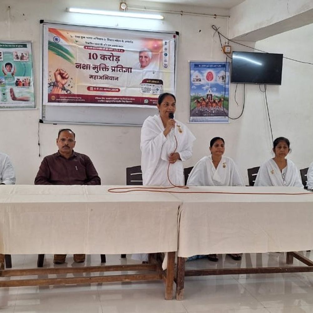 ભરૂચ જિલ્લા જેલમાં રક્ષાબંધન પર્વની અનોખી ઉજવણી:બ્રહ્માકુમારી બહેનોએ બંદિવાનોને તિલક કરી રાખડી બાંધી, વ્યસનમુક્ત જીવન જીવવાનો સંકલ્પ લેવડાવ્યો