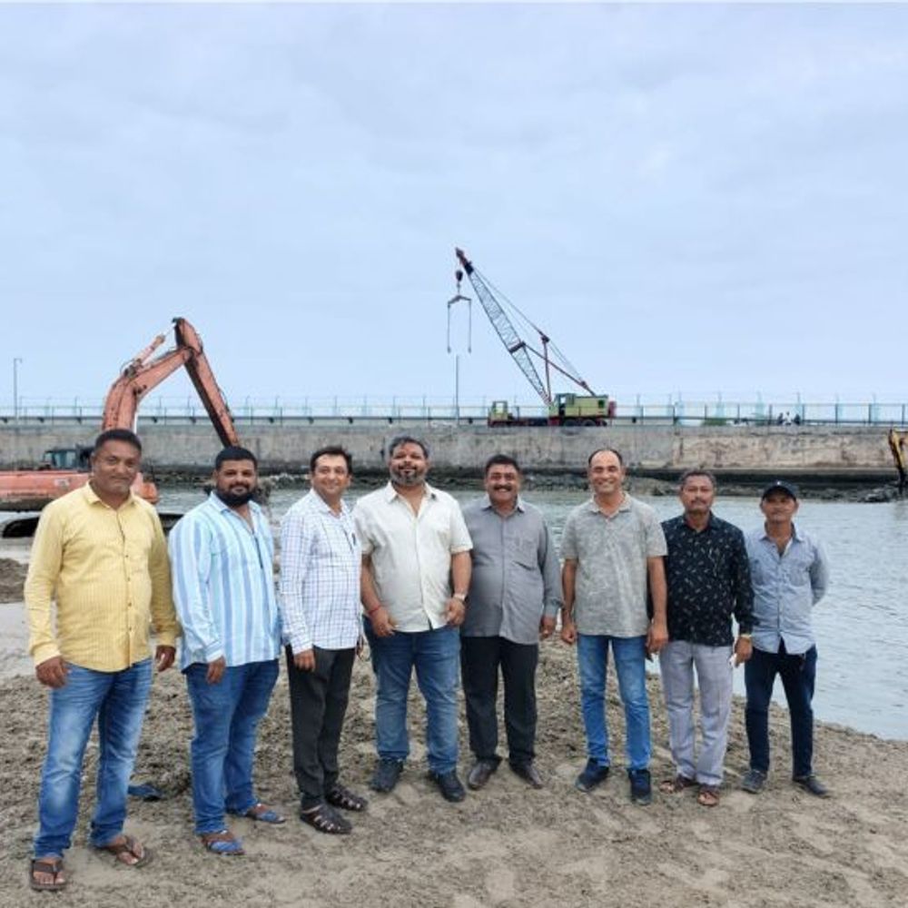 અસ્માવતી ઘાટ ચેનલમાંથી રેતી દૂર કરવાની કામગીરી શરૂ: માછીમારોને રાહત