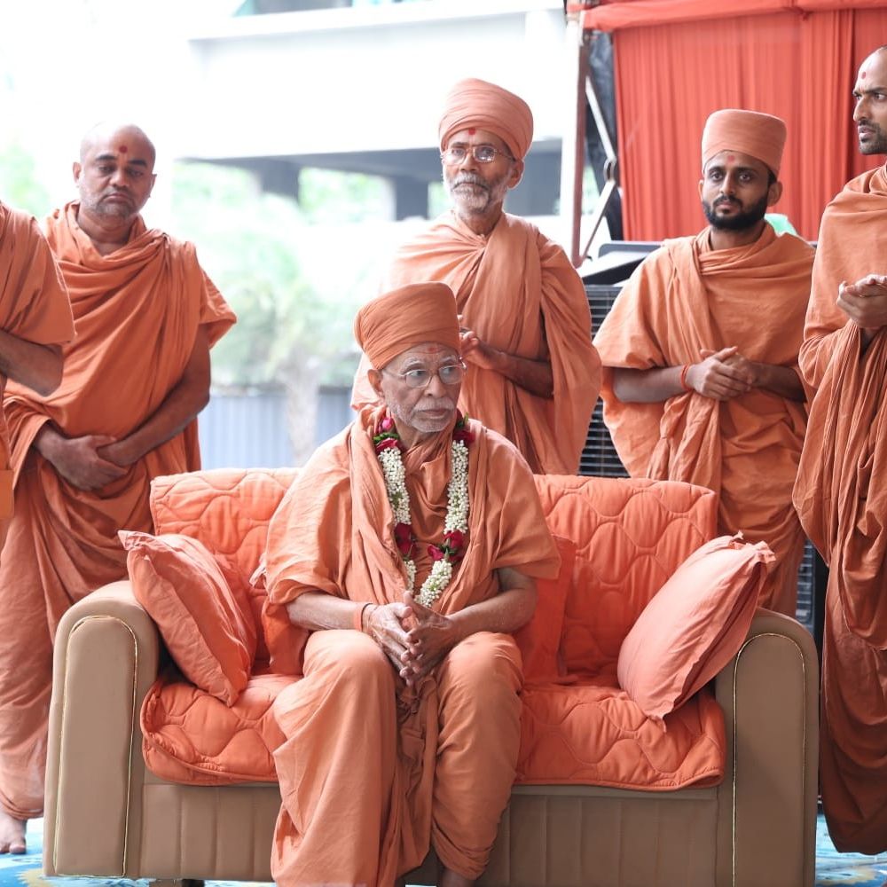 નિકોલ સ્વામિનારાયણ ગુરુકુલમાં હિમાલયના સ્ફટિકના મહાદેવજીનું પ્રથમ મંદિર:સાધુતાવાન દેવકૃષ્ણદાસજીના હસ્તે પ્રાણ પ્રતિષ્ઠા વિધિનો પ્રારંભ