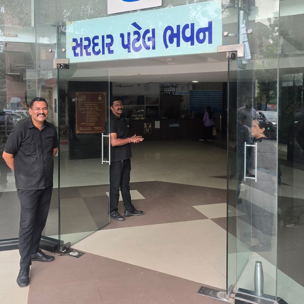 આનંદનગર રેપ કેસ બાદ પણ AMC તંત્ર ન જાગ્યું:2,968 સિક્યુરિટી ગાર્ડ્સમાંથી મોટાભાગના વેરિફિકેશન વિના જ તૈનાત, સ્ટેન્ડિંગ ચેરમેને અધિકારીઓને ખખડાવ્યા; 7 દિવસનું અલ્ટીમેટમ