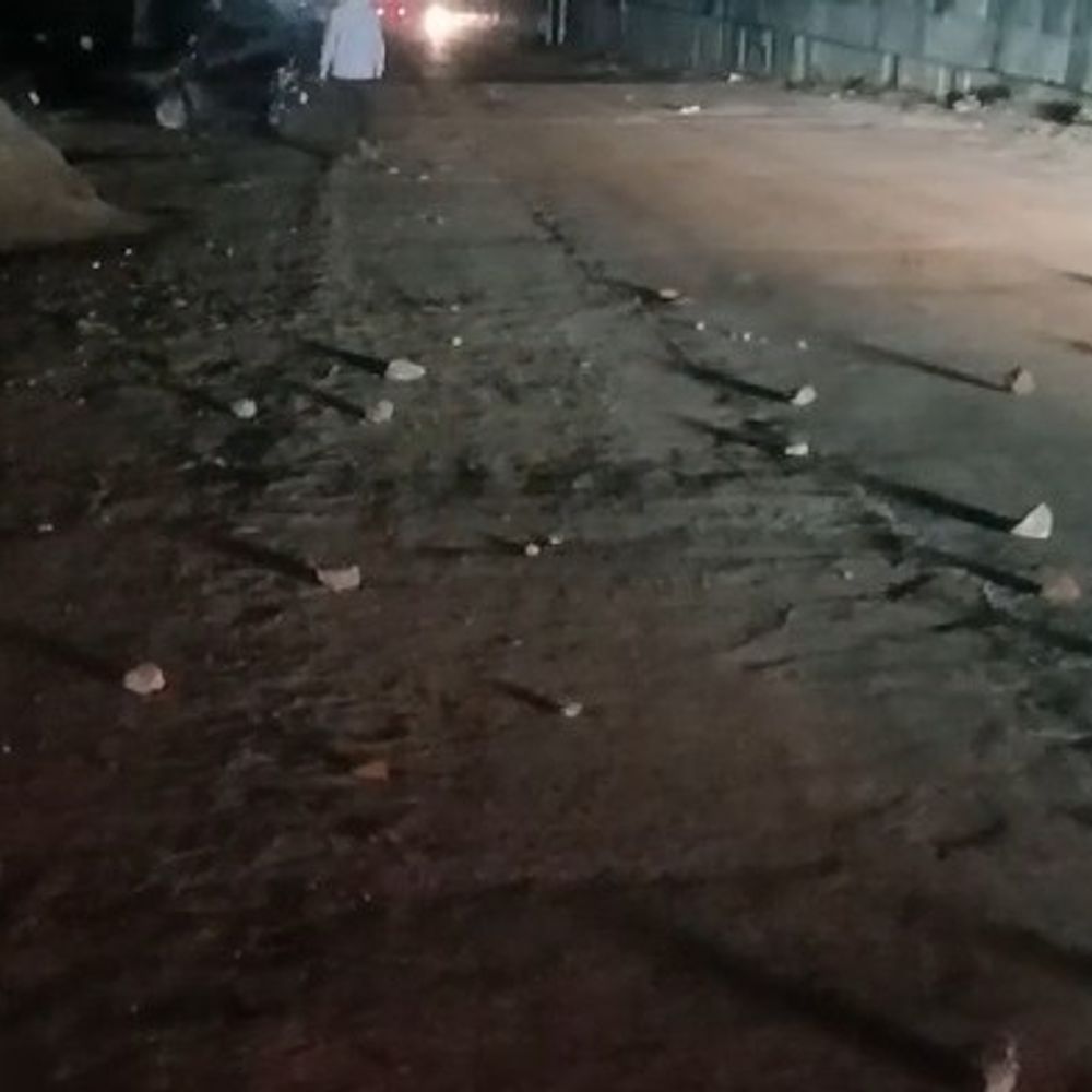 હિંમતનગરના ગાંભોઈમાં ફરિયાદીના ઘર પર પથ્થરમારો:સગીરાની છેડતી થતાં પરિવાર પોલીસસ્ટેશન પહોંચ્યો: ટોળાએ ઘર પર હુમલો કર્યો; 6 લોકો સામે ફરિયાદ