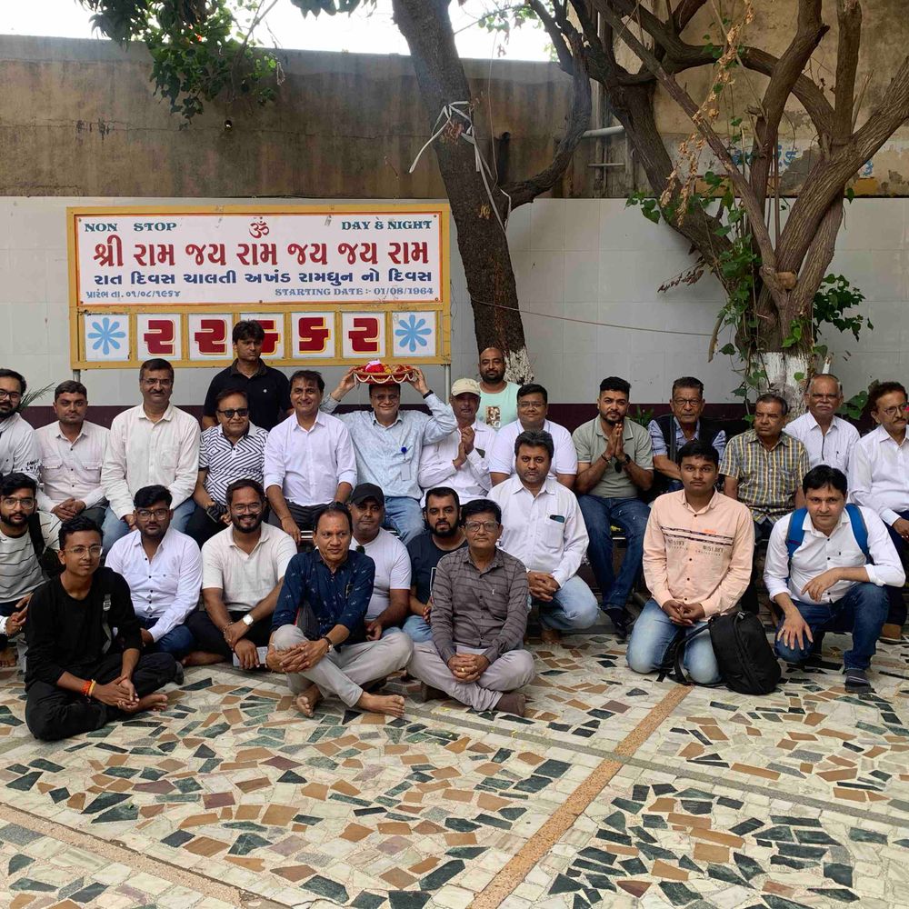 જામનગરમાં વર્લ્ડ ફોટોગ્રાફી ડેની ઉજવણી:સ્ટ્રીટ ફોટોવોક, ધ્વજારોહણ અને ફોટોગ્રાફરોનું સન્માન કરાયું