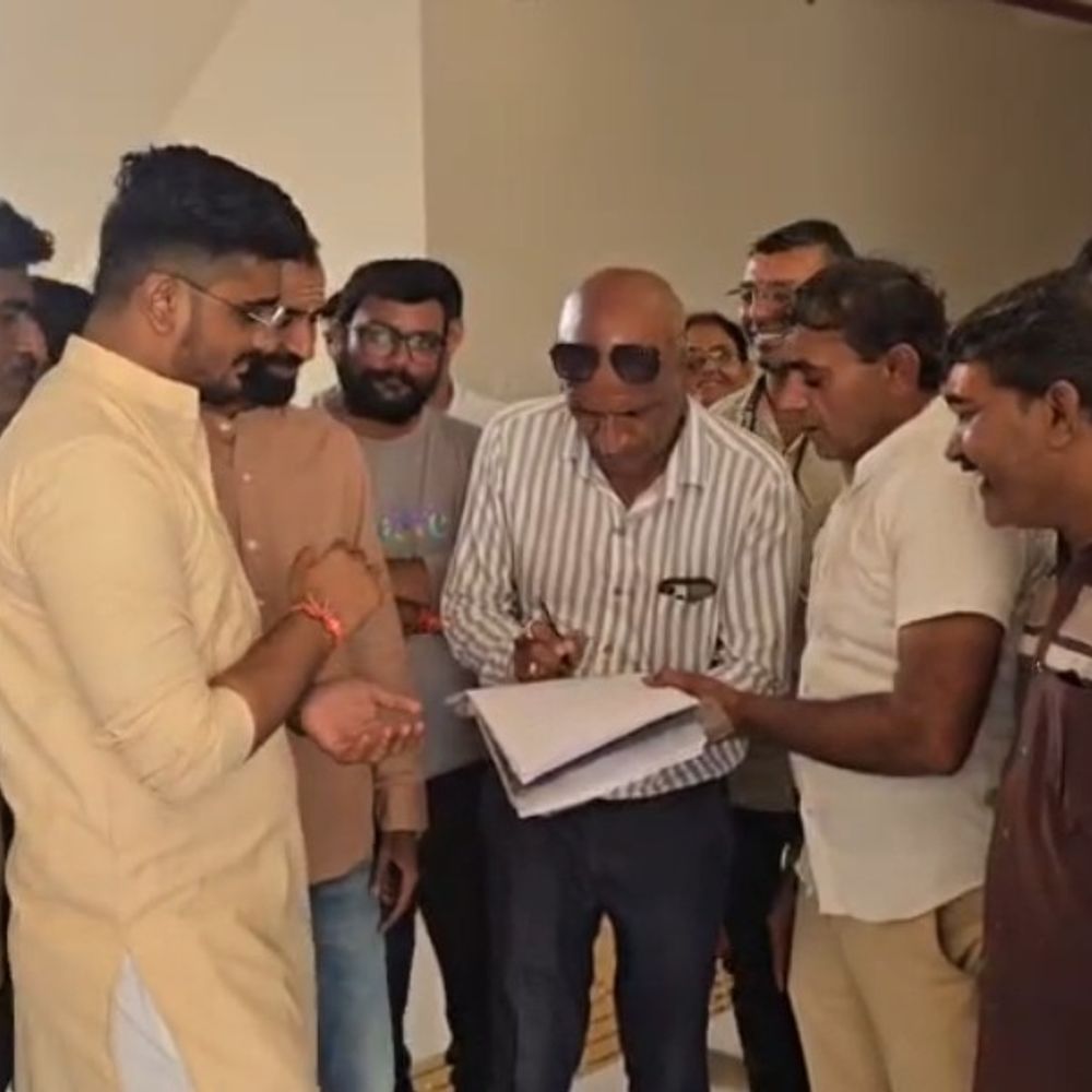 મોરબીમાં નોનવેજ વેચાણ સામે નાગરિકોનો વિરોધ:રહેણાંક-ધાર્મિક સ્થળો નજીક લારીઓ-કતલખાનાઓ પર કાર્યવાહીની માંગ, મનપા કમિશનરને રજૂઆત