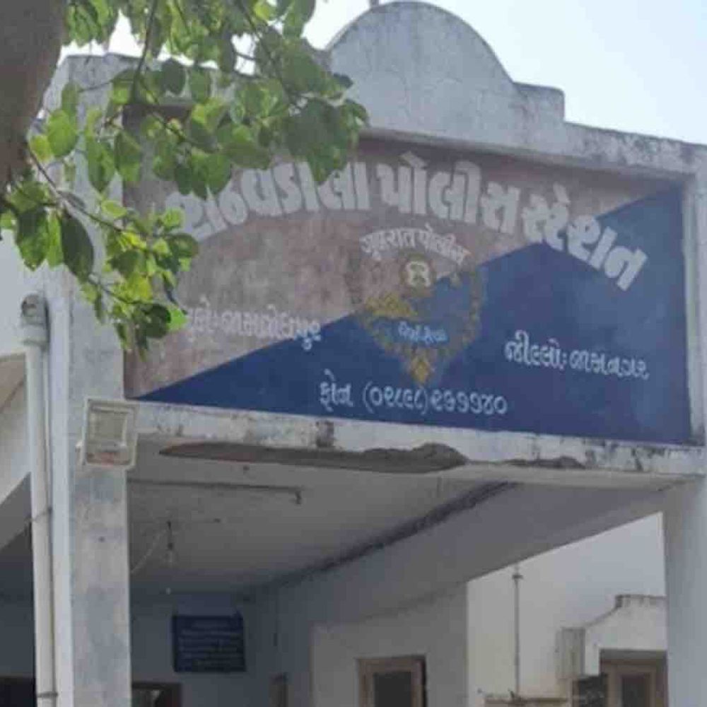 શેઠવડાળા પોલીસે ગોરખડી ગામે જુગાર પર દરોડો પાડ્યો:રામ મંદિર નજીકથી ચાર શખ્સો રોકડ સાથે ઝડપાયા