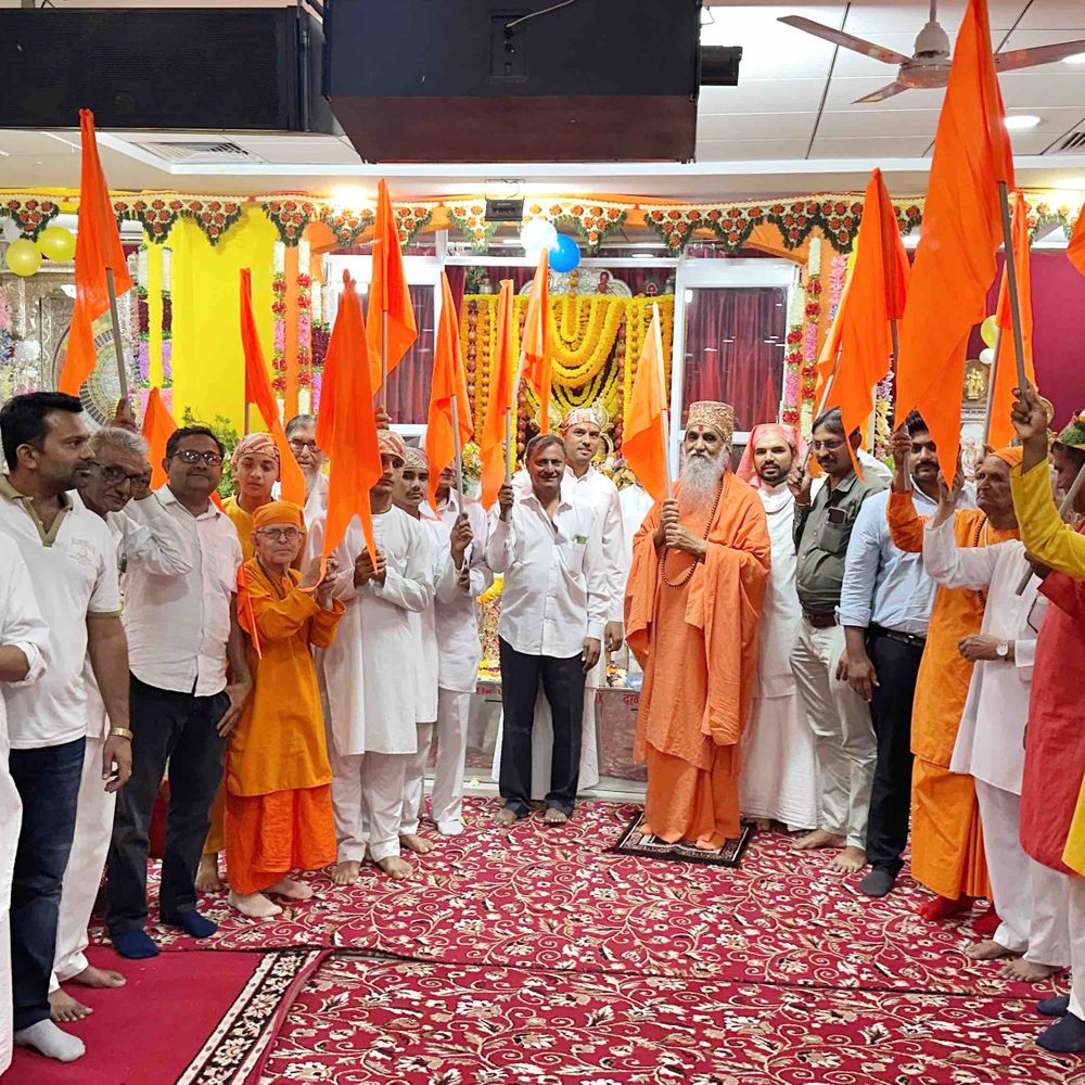 જામનગરમાં 'હર ઘર ભગવા' અભિયાનનો પ્રારંભ:ખીજડા મંદિર દ્વારા જન્માષ્ટમી શોભાયાત્રા પૂર્વે 5 હજાર ધ્વજ વિતરણ કરાશે